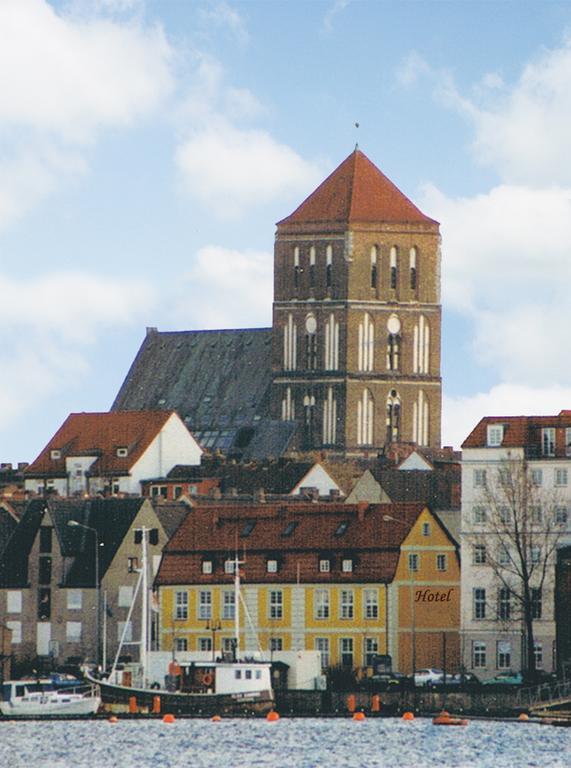 Hotel Altes Hafenhaus Rostock Quarto foto