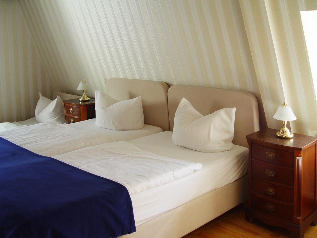 Hotel Altes Hafenhaus Rostock Quarto foto