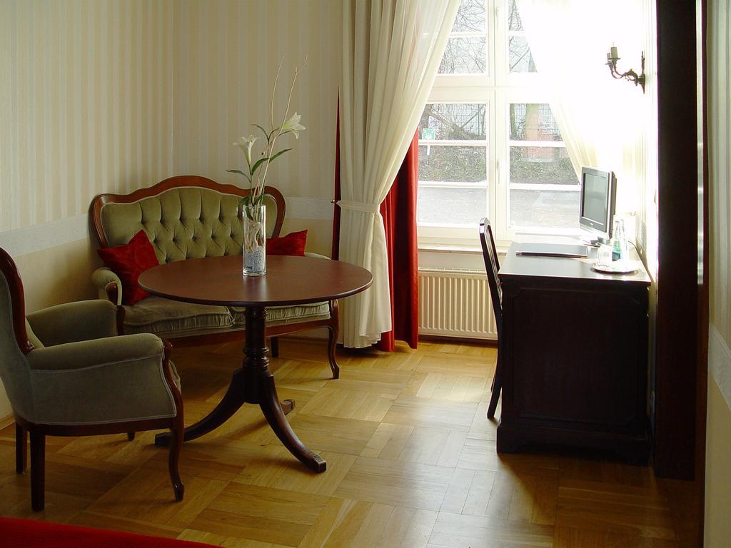 Hotel Altes Hafenhaus Rostock Quarto foto