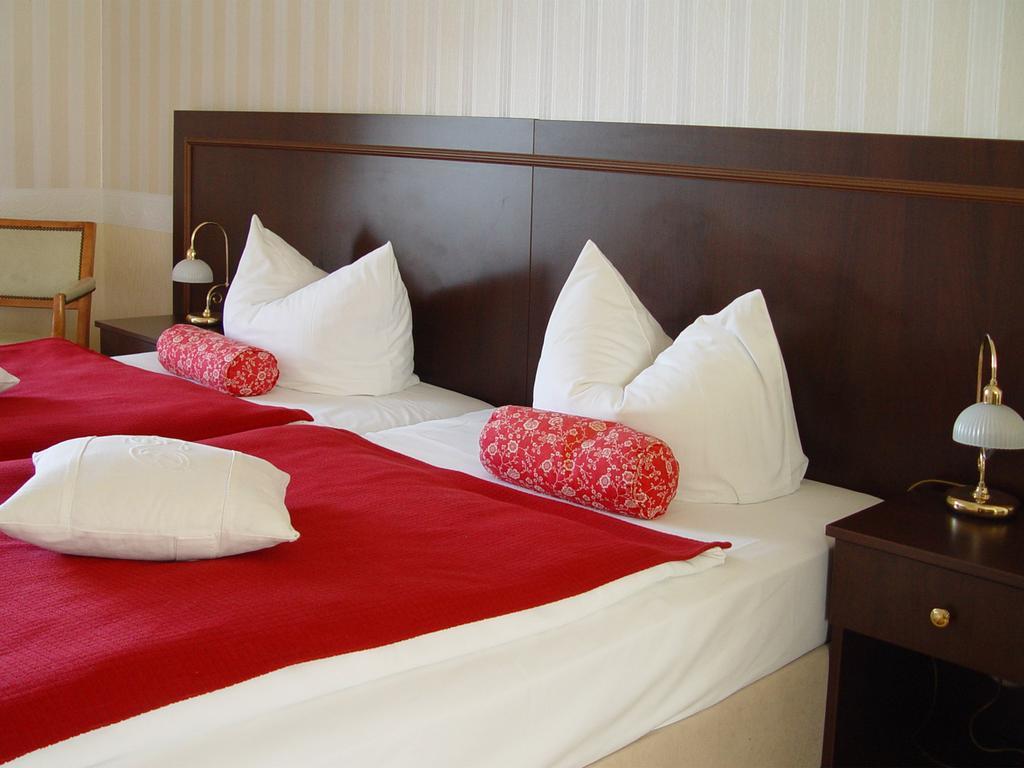 Hotel Altes Hafenhaus Rostock Quarto foto